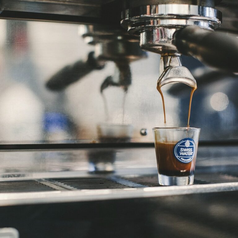 cafea-decofeinizata-tot-ce-trebuie-sa-stii-despre-cafeaua-fara-cofeina.jpg