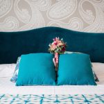 Ce materiale folosesc producătorii de paturi tapițate premium și care oferă cel mai bun raport calitate-preț?