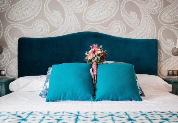 Ce materiale folosesc producătorii de paturi tapițate premium și care oferă cel mai bun raport calitate-preț?