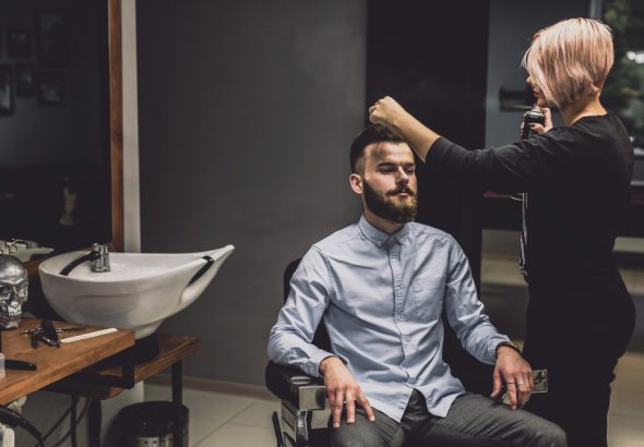 De ce contează experiența omului care îți tunde părul când alegi un salon în Cluj