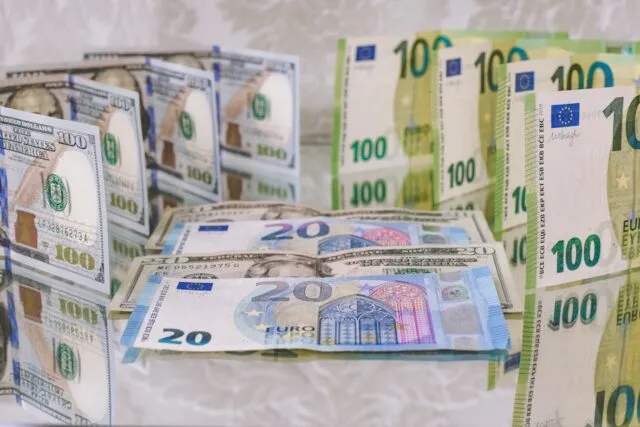 Photo economisi bani